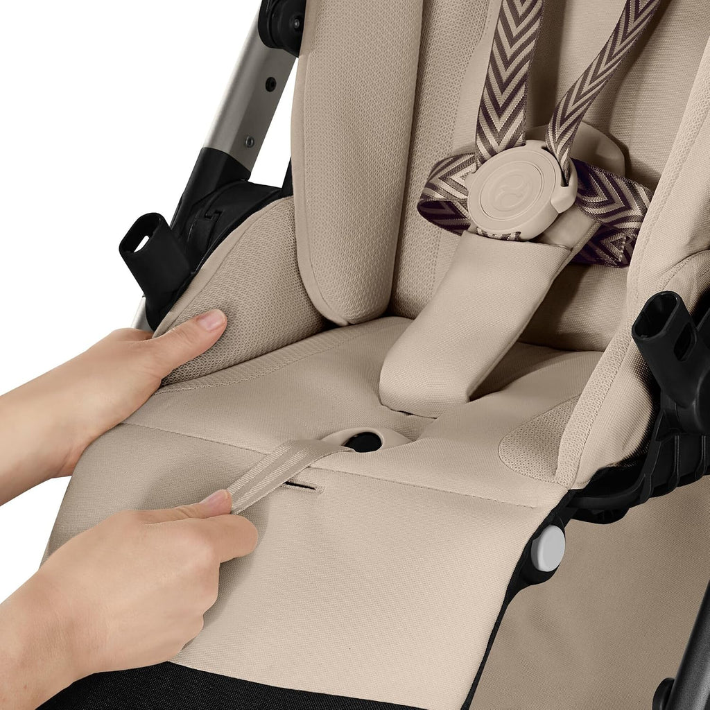 CYBEX Gold Kinderwagen BALIOS S LUX, ab 0-4 Jahre, Almond Beige | Ab Geburt bis 4 Jahre, max 22 kg, Reisesystem, Ergonomische Liegeposition, Einhand-Gurtsystem, All-Terrain-Räder