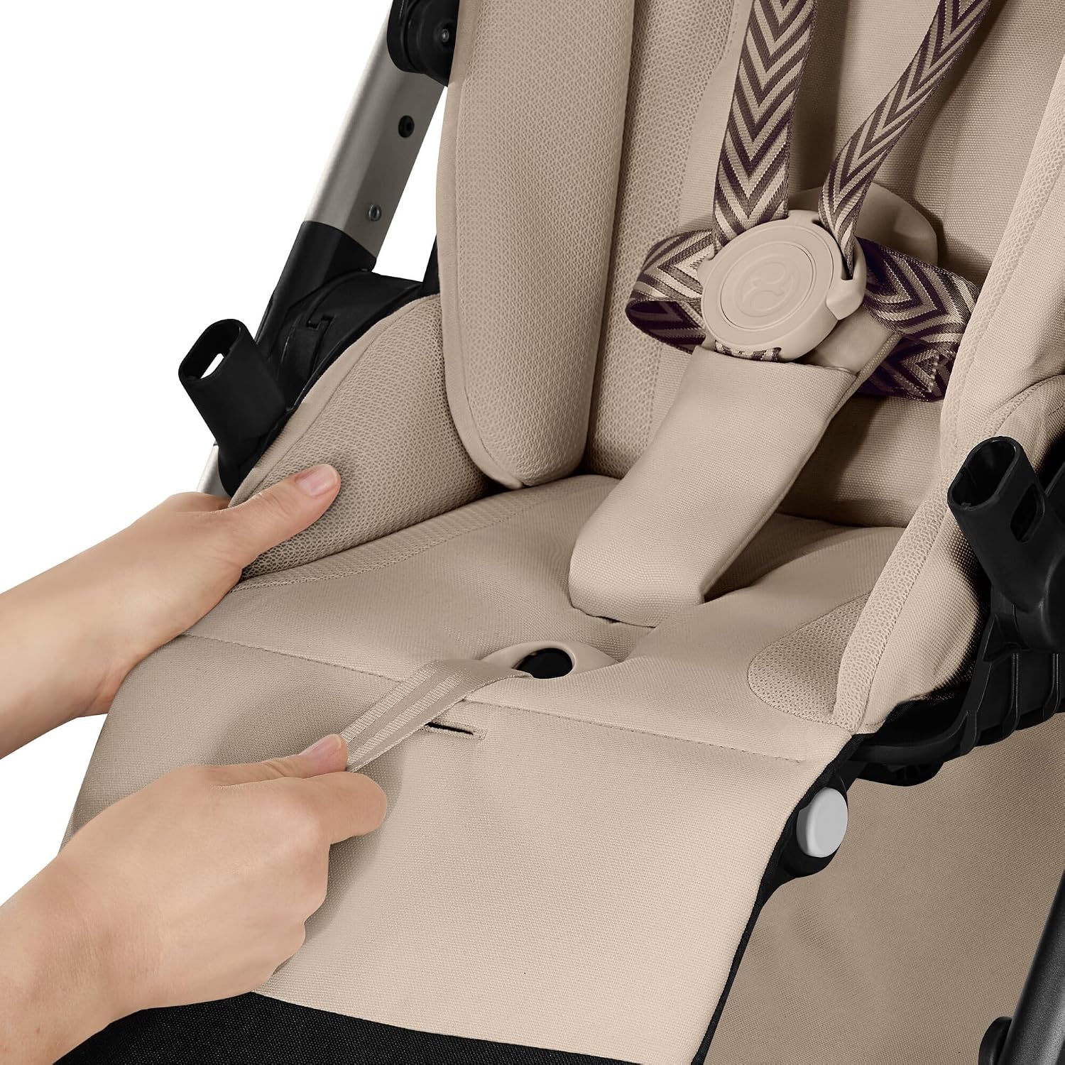 CYBEX Gold Kinderwagen BALIOS S LUX, ab 0-4 Jahre, Almond Beige | Ab Geburt bis 4 Jahre, max 22 kg, Reisesystem, Ergonomische Liegeposition, Einhand-Gurtsystem, All-Terrain-Räder